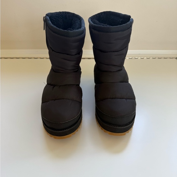 UGG Ridge Waterproof Boot - Picture 3 of 7